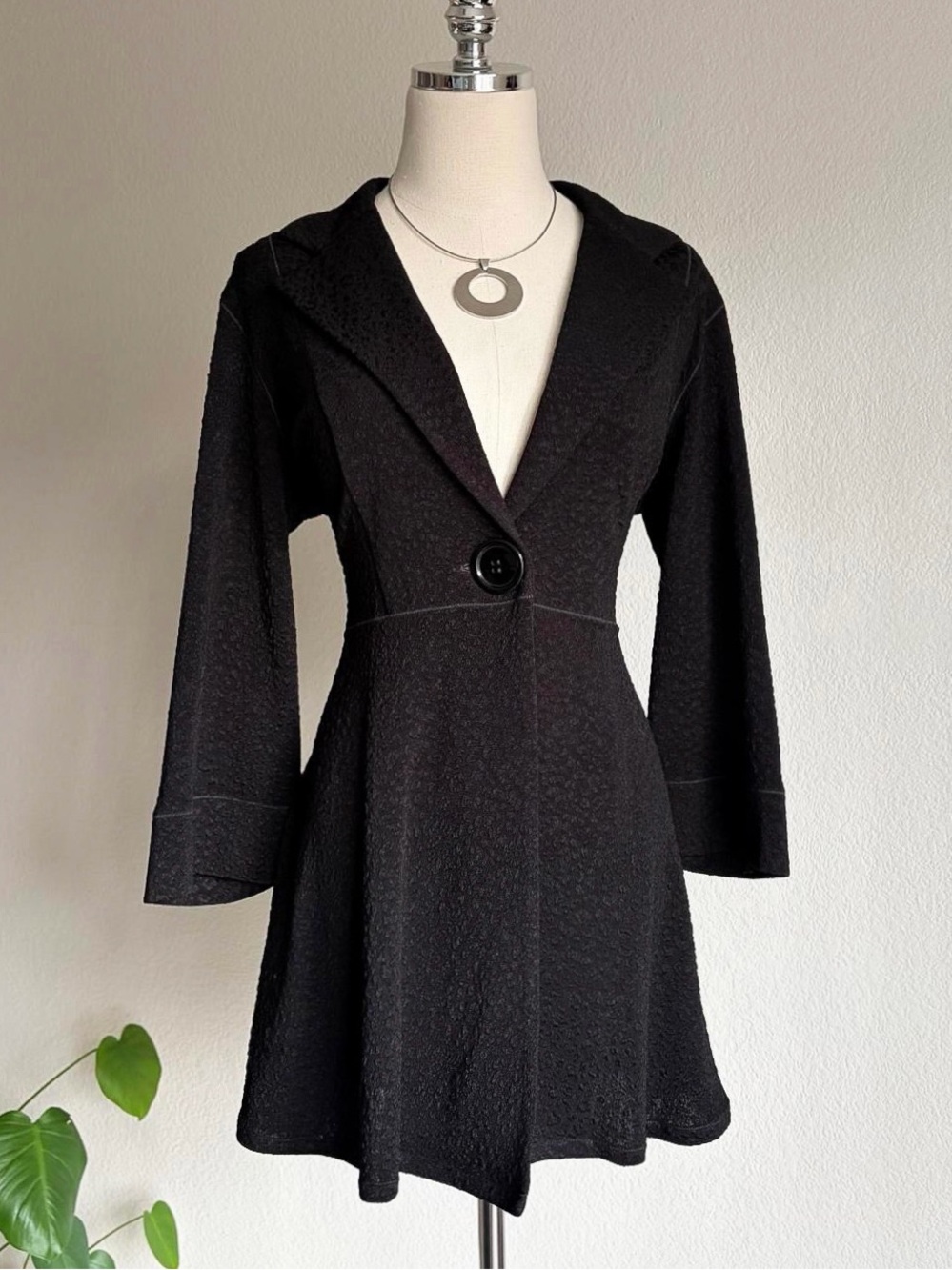Eva Varro Textured Single Button Blazer